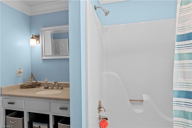 5664 Regents Park Road, Kernersville, NC 27284