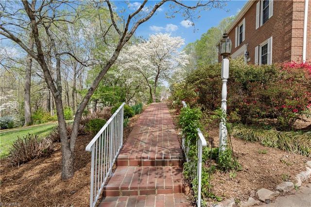 5664 Regents Park Road, Kernersville, NC 27284