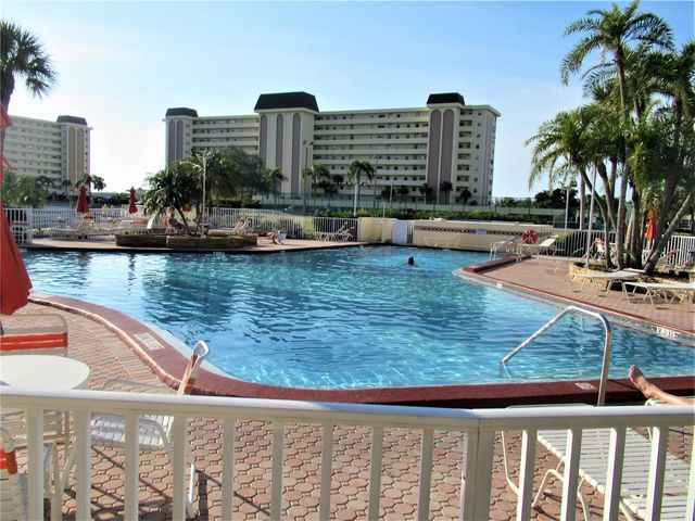 4575 COVE CIRCLE 1004, St Petersburg, FL 33708