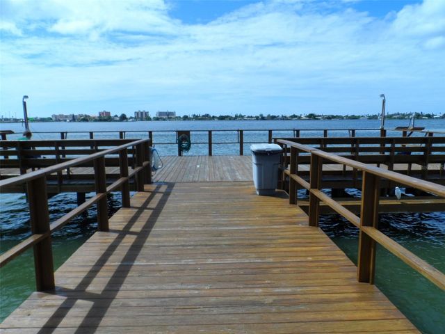 4575 COVE CIRCLE 1004, St Petersburg, FL 33708