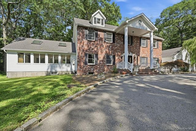 48 Private Road, Calverton, NY 11933