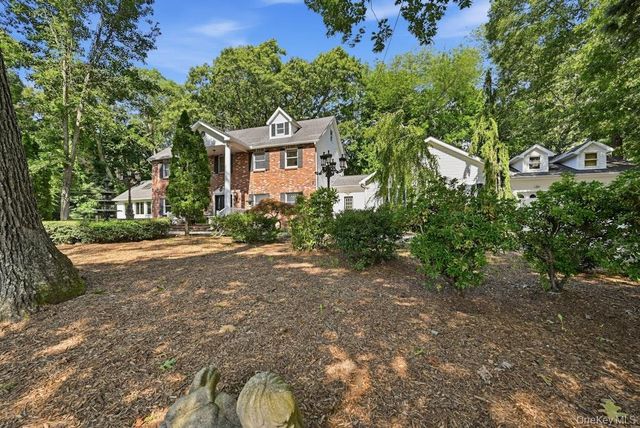 48 Private Road, Calverton, NY 11933