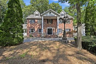 48 Private Road, Calverton, NY 11933
