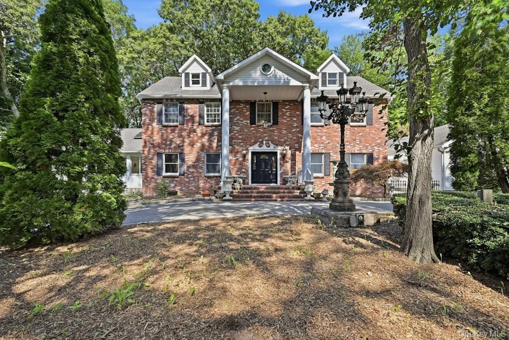 48 Private Road, Calverton, NY 11933