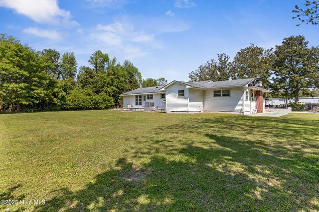 226 Great Neck Landing Road, Hubert, NC 28539