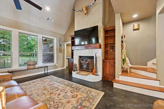 121 Quanah Road, Fort Gibson, OK 74434