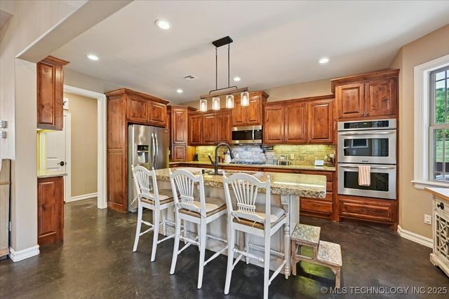 121 Quanah Road, Fort Gibson, OK 74434