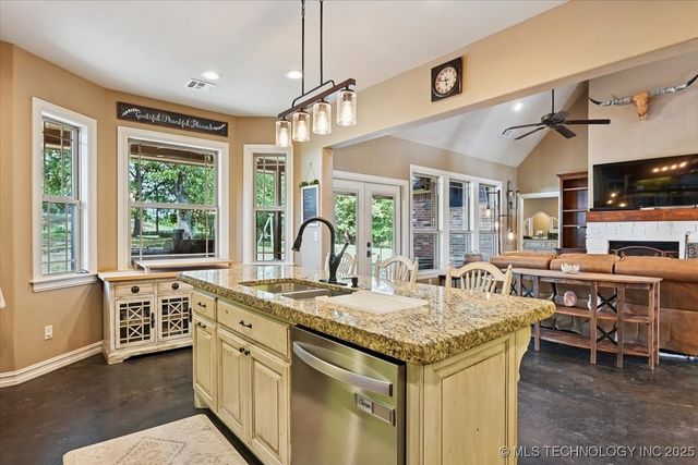 121 Quanah Road, Fort Gibson, OK 74434