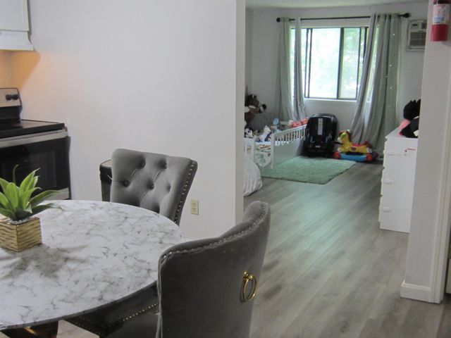 55 Log St Apt 2C, Manchester, NH 03102