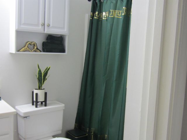 55 Log St Apt 2C, Manchester, NH 03102