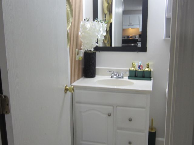 55 Log St Apt 2C, Manchester, NH 03102