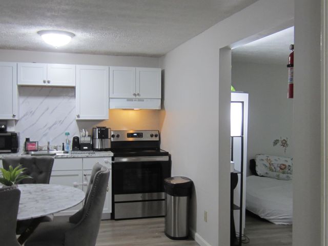 55 Log St Apt 2C, Manchester, NH 03102