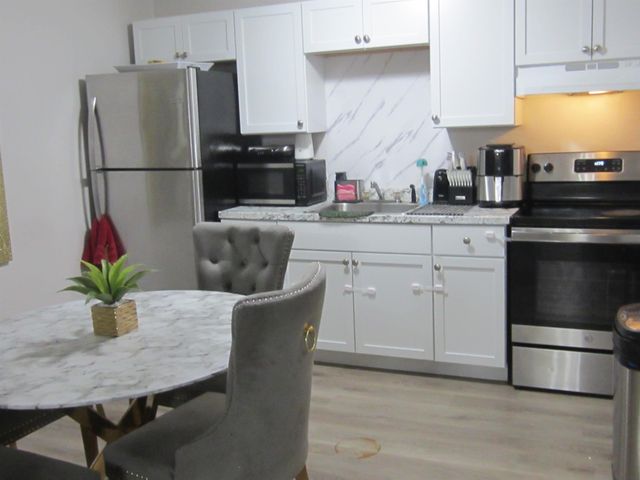 55 Log St Apt 2C, Manchester, NH 03102