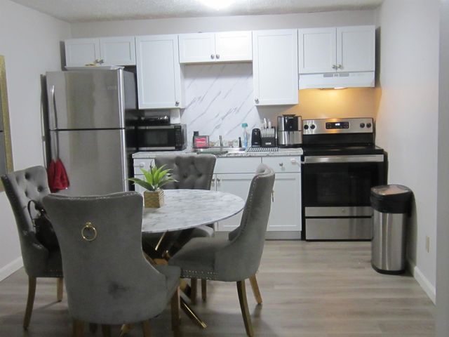 55 Log St Apt 2C, Manchester, NH 03102