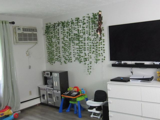 55 Log St Apt 2C, Manchester, NH 03102