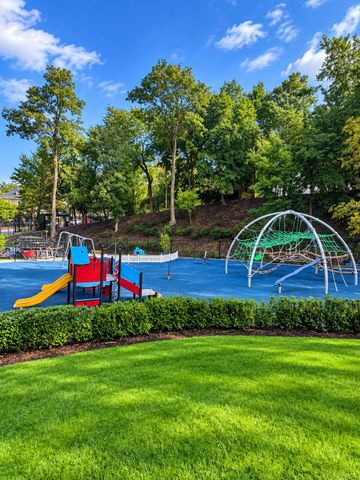 4 Fordham Hill Oval 2E, Bronx, NY 10468