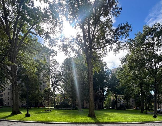 4 Fordham Hill Oval 2E, Bronx, NY 10468