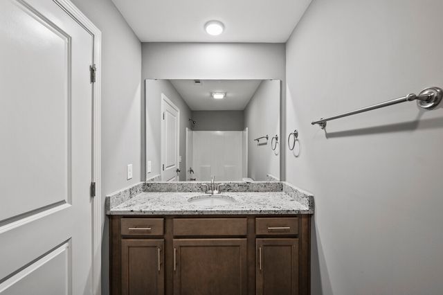 166 Oasis Dr, La Vergne, TN 37086
