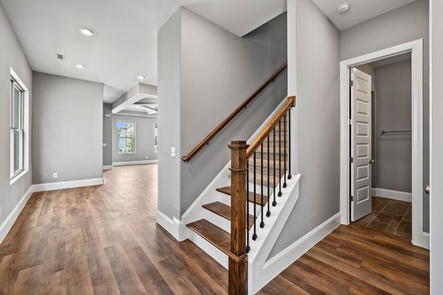 166 Oasis Dr, La Vergne, TN 37086