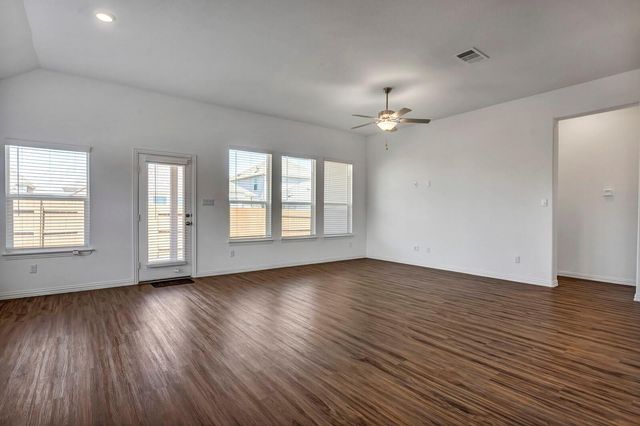 506 Sixpence LN, Georgetown, TX 78628