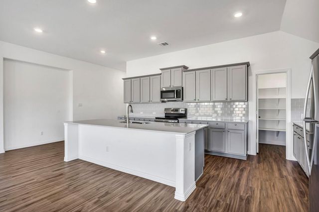 506 Sixpence LN, Georgetown, TX 78628