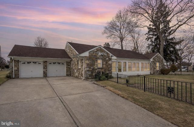 1114 SALEM RD, Burlington, NJ 08016