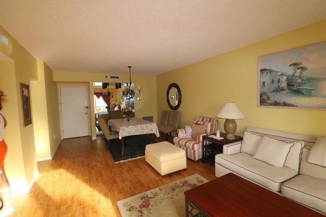 4001 Hillcrest Drive 510, Hollywood, FL 33021