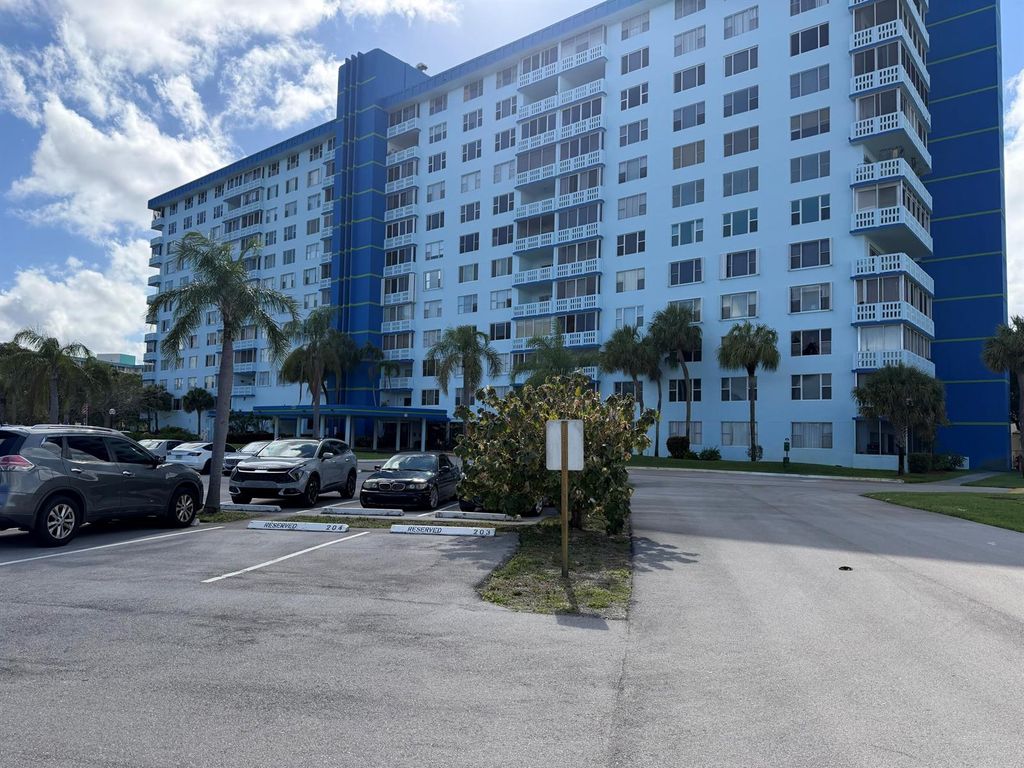 4001 Hillcrest Drive 510, Hollywood, FL 33021
