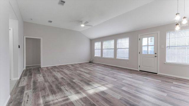 16895 Bob White, Conroe, TX 77385