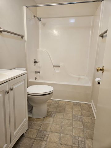 274 Donna Dr Apt B, Hendersonville, TN 37075