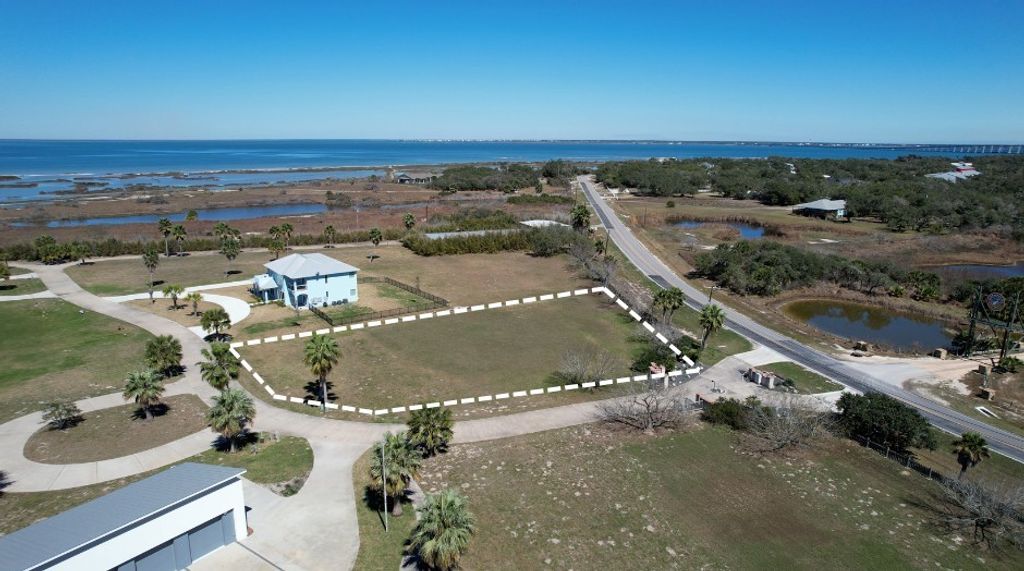 102 Redfish Point Dr, Rockport, TX 78382 — photo 2