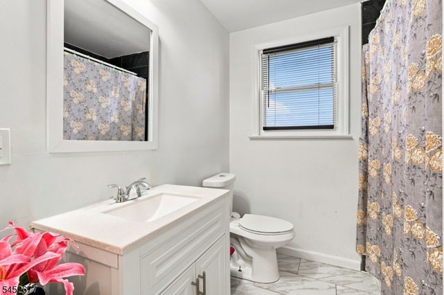 220 Murray St, Elizabeth City, NJ 07202