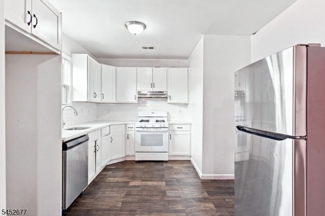 220 Murray St, Elizabeth City, NJ 07202
