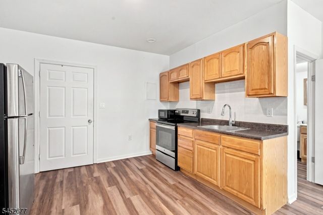 220 Murray St, Elizabeth City, NJ 07202