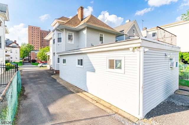 220 Murray St, Elizabeth City, NJ 07202