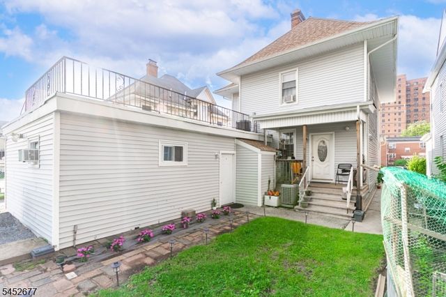 220 Murray St, Elizabeth City, NJ 07202