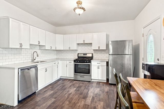 220 Murray St, Elizabeth City, NJ 07202