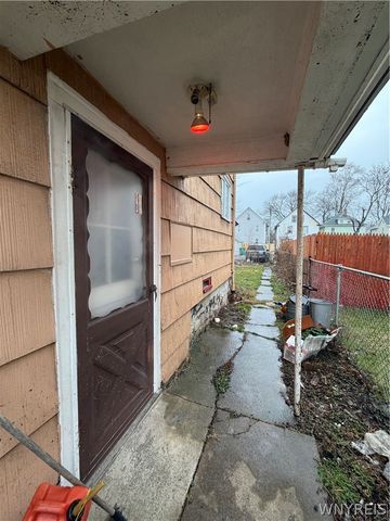 1824 Pierce Avenue, Niagara Falls, NY 14301