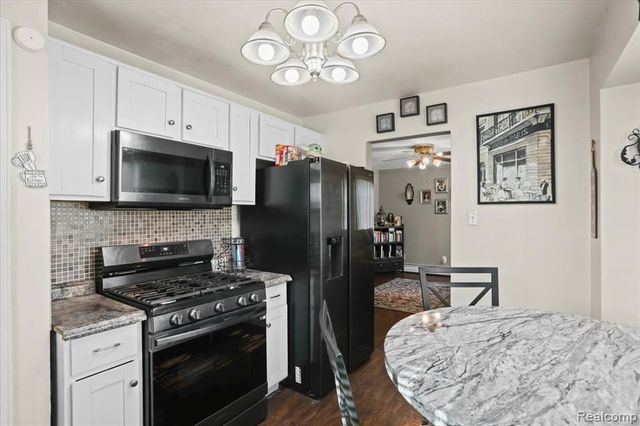 2490 Applewood Avenue, Lincoln Park, MI 48146