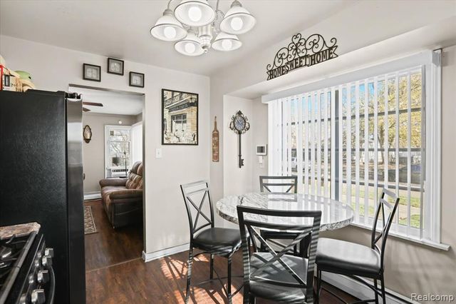 2490 Applewood Avenue, Lincoln Park, MI 48146