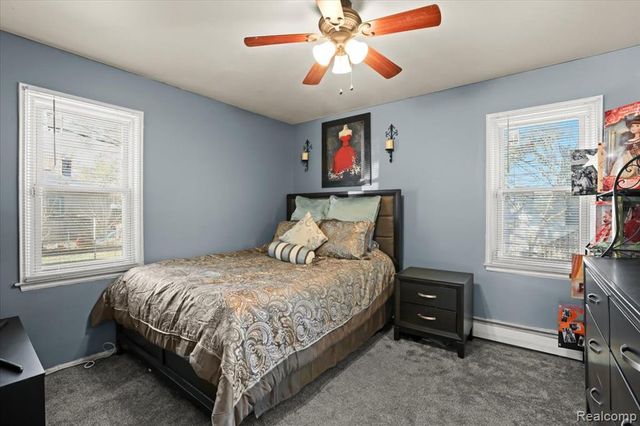 2490 Applewood Avenue, Lincoln Park, MI 48146