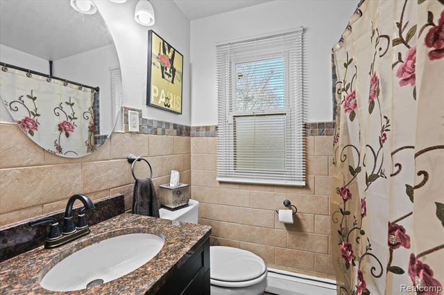 2490 Applewood Avenue, Lincoln Park, MI 48146