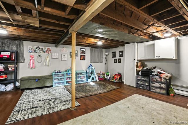 2490 Applewood Avenue, Lincoln Park, MI 48146