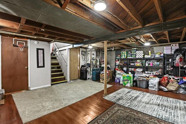 2490 Applewood Avenue, Lincoln Park, MI 48146