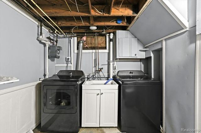 2490 Applewood Avenue, Lincoln Park, MI 48146