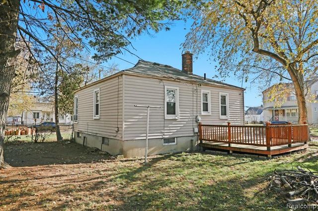 2490 Applewood Avenue, Lincoln Park, MI 48146