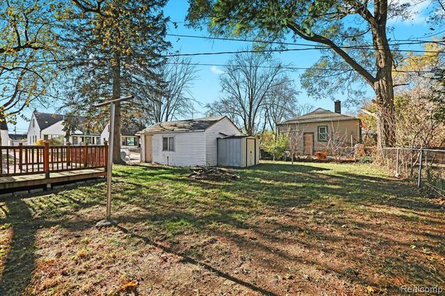 2490 Applewood Avenue, Lincoln Park, MI 48146