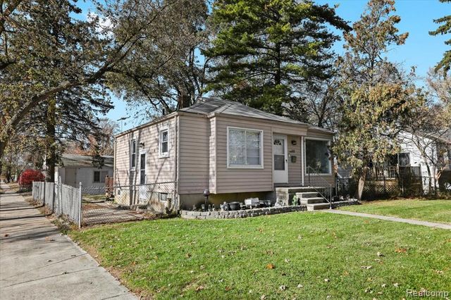 2490 Applewood Avenue, Lincoln Park, MI 48146
