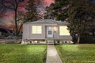 2490 Applewood Avenue, Lincoln Park, MI 48146