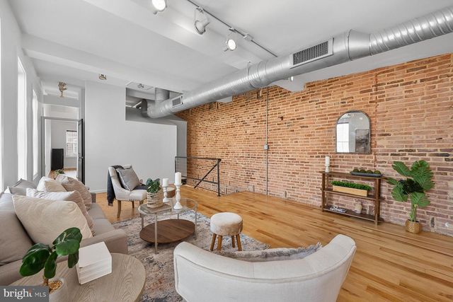 831 S MILTON AVE S, Baltimore, MD 21224